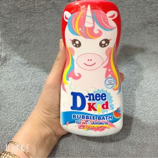 Tắm gội cho bé Dnee kid