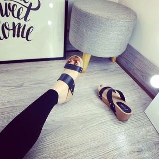 Dép xuồng haiq