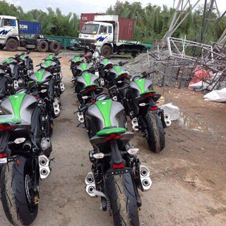 Kawasaki Z1000 Chuẩn