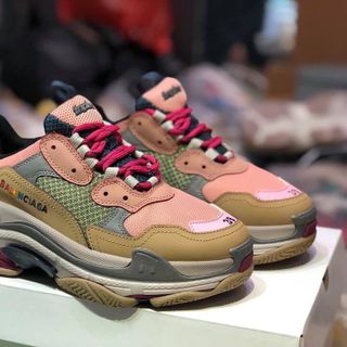 giày thể thao trips