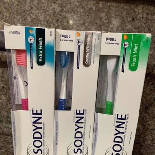 Kem đánh răng Sensodyne tặng kèm bàn chải