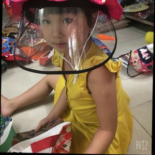 Mũ chống giọt bắn corona cho bé gái