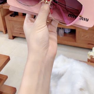 Kính viền mầu
