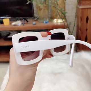 Kính mắt vuông