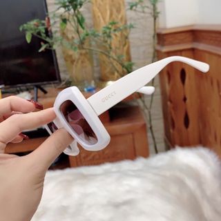 Kính mắt vuông