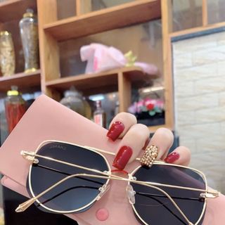 Kính hot 2 mầu