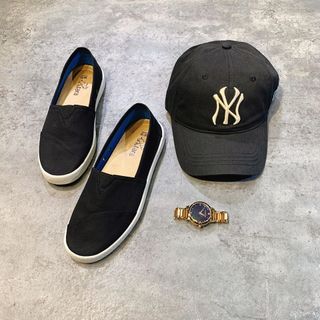 Giày hiệu Tara màu đen đế cao