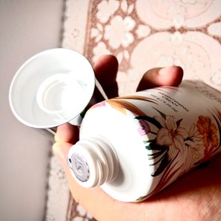 Kem dưỡng trắng da toàn thân Chok Chok Brightening Cream