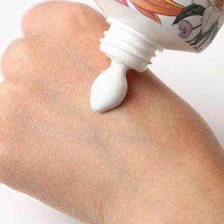 Kem dưỡng trắng da toàn thân Chok Chok Brightening Cream