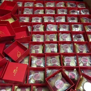 Đồng hồ da đỏ canh tý