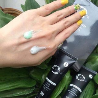 Sữa rửa mặt CC White 2 tuýp sáng và tối