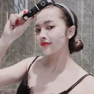 Sữa rửa mặt CC White 2 tuýp sáng và tối