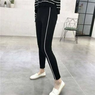 Quần 1 sọc lé nhỏ