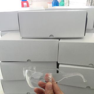 kính bảo hộ cao cấp số lượng có hạn người lớn và trẻ em