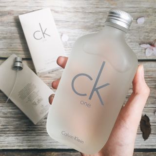 Nước hoa C k trắng