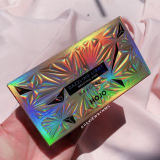 Phấn mắt Hojo Pha Lê Dazzling Light 7 ô