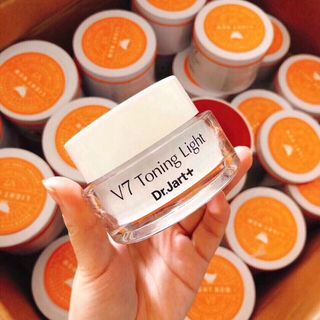 kem V7 hộp thiếc
