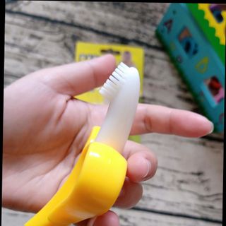Gặm nướu cho bé hình quả chuối siêu mềm