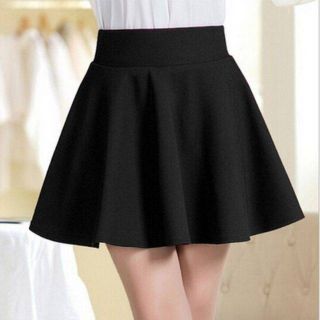 Chân váy xòe ngắn màu đen thời trang, năng động