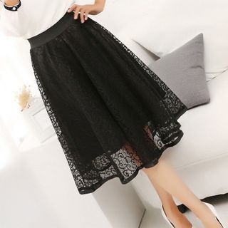 Chân váy ren hoa trên gối thời trang