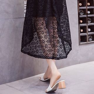 Chân váy ren vạt chéo thời trang, phong cách