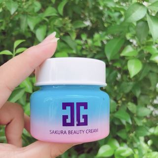 Kem trị nám hoa anh đào Sakura