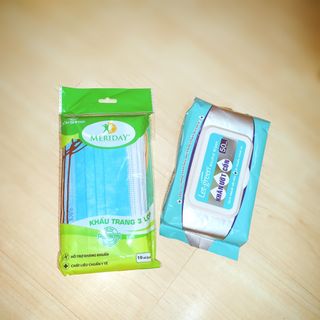 Combo khăn ướt cồn + 10 khẩu trang Bạch Tuyết