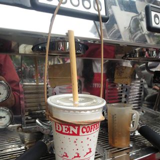 Quai treo mây thay thế túi ni lông mang về cho cà phê, trà sữa - takeway