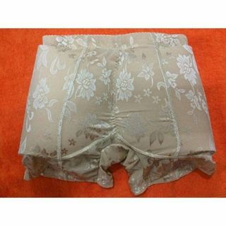Quần lót nữ độn hông