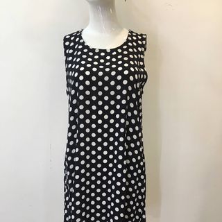 Váy lanh chấm bi dáng suông