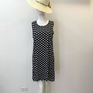 Váy lanh chấm bi dáng suông