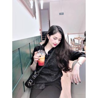 Áo sơ mi lụa chữ chìm siêu hot, cá tính ( Đen, Trắng)