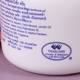 Kem dưỡng da giữ ẩm Vitamin E hiệu Aron Thái Lan 200g