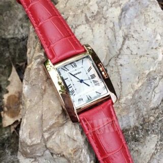 Đồng hồ nữ đỏ