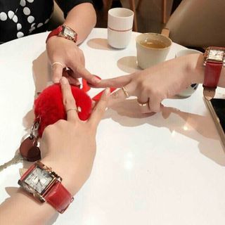 Đồng hồ nữ đỏ