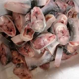 Cá basa nguyên con đông lạnh