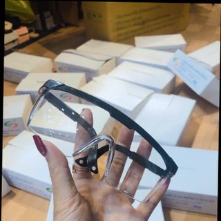 Kính bảo vệ phòng dịch