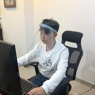 Kính chống dịch văn phòng.sản xuất theo yêu cầu màu sắc logo