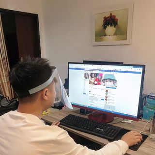 Kính chống dịch văn phòng.sản xuất theo yêu cầu màu sắc logo