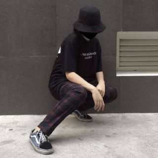 Mũ vải vành tròn đen trơn