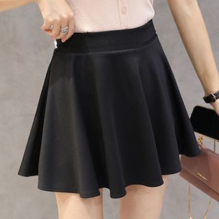 Chân váy xòe ngắn màu đen thời trang