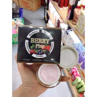 KEM TRỊ NÁM DƯỠNG TRẮNG BERRY PLUS