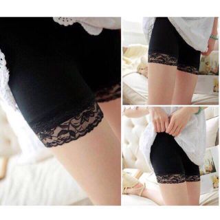 Quần mặc trong váy cotton pha ren xinh xắn