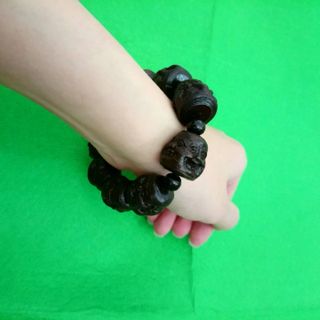 Vòng gỗ đeo tay sắc nét