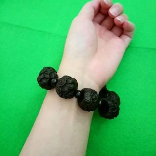 Vòng gỗ đeo tay sắc nét
