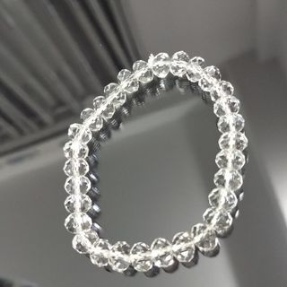 Chuỗi hạt pha lê cầm nặng tay