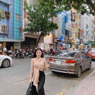 Áo Croptop lệch vai vạt dài siêu HOT