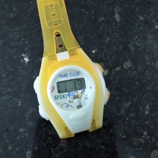 Đồng hồ đeo tay điện tử sẵn pin