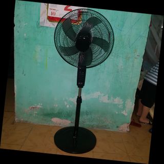 Quạt năng lượng mặt trời