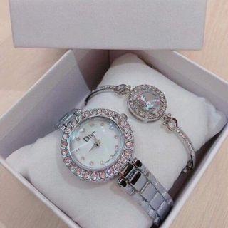 Đồng hồ và lắc tay